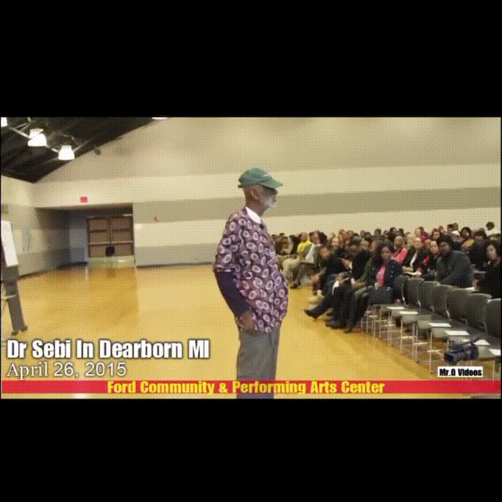 Dr. Sebi arrodillándose